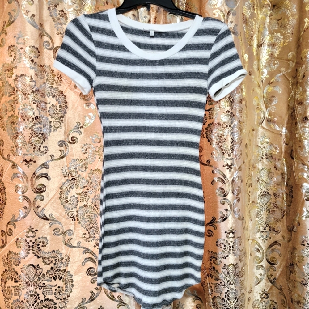 Charlotte Russe - Bodycon, Over-Sized T-Shirt Styled Mini Dress / Size Small - Picture 3 of 8